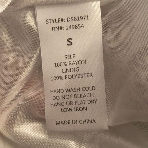 Sadie & Sage blue & white jumper w/ a bottom ruffle and criss cross back. - Picture 7 of 12